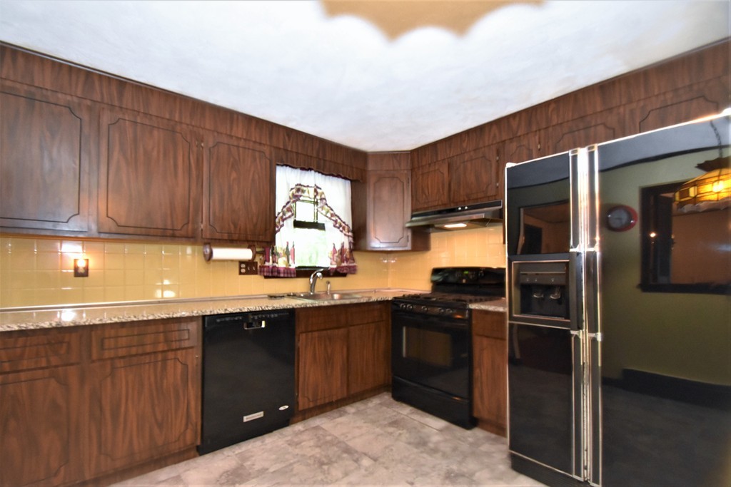 42 Chandler Road Burlington, MA 01803 - Photo 3 of 17 Gallery Image 3