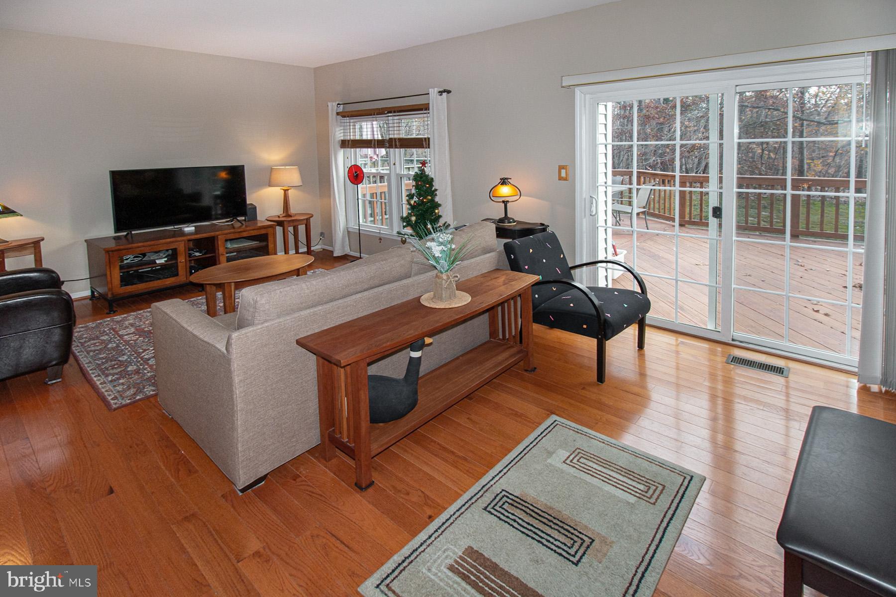 5619 Ridge View Drive Alexandria, VA 22310 - Photo 15 of 36 LR has space for your piano + access to deck