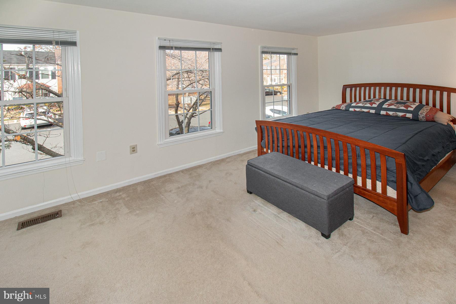 5619 Ridge View Drive Alexandria, VA 22310 - Photo 21 of 36 Wonderful light plus a lounging/dressing area