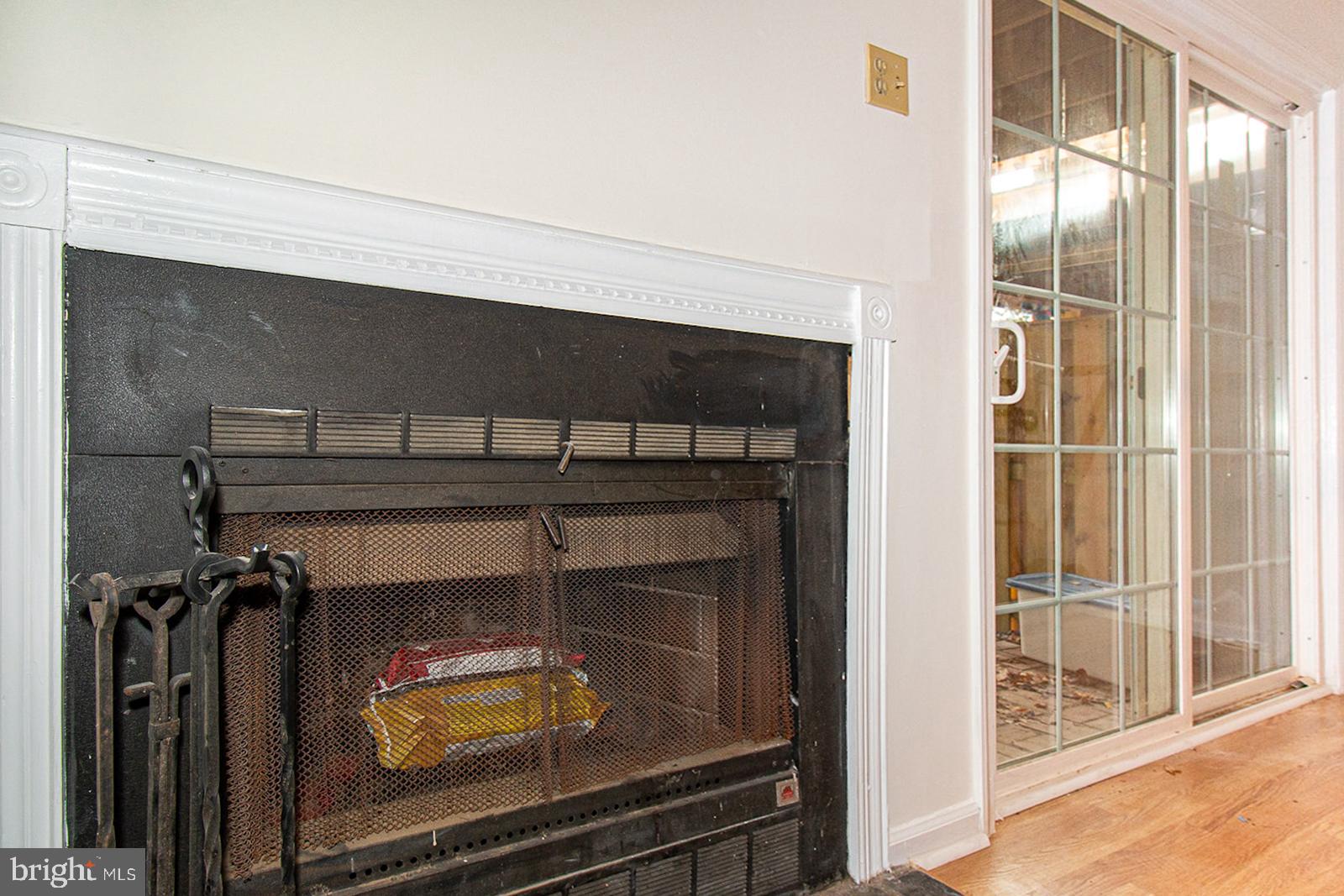 5619 Ridge View Drive Alexandria, VA 22310 - Photo 31 of 36 FR Wdburning fpl, engineered wd fls
& yard access