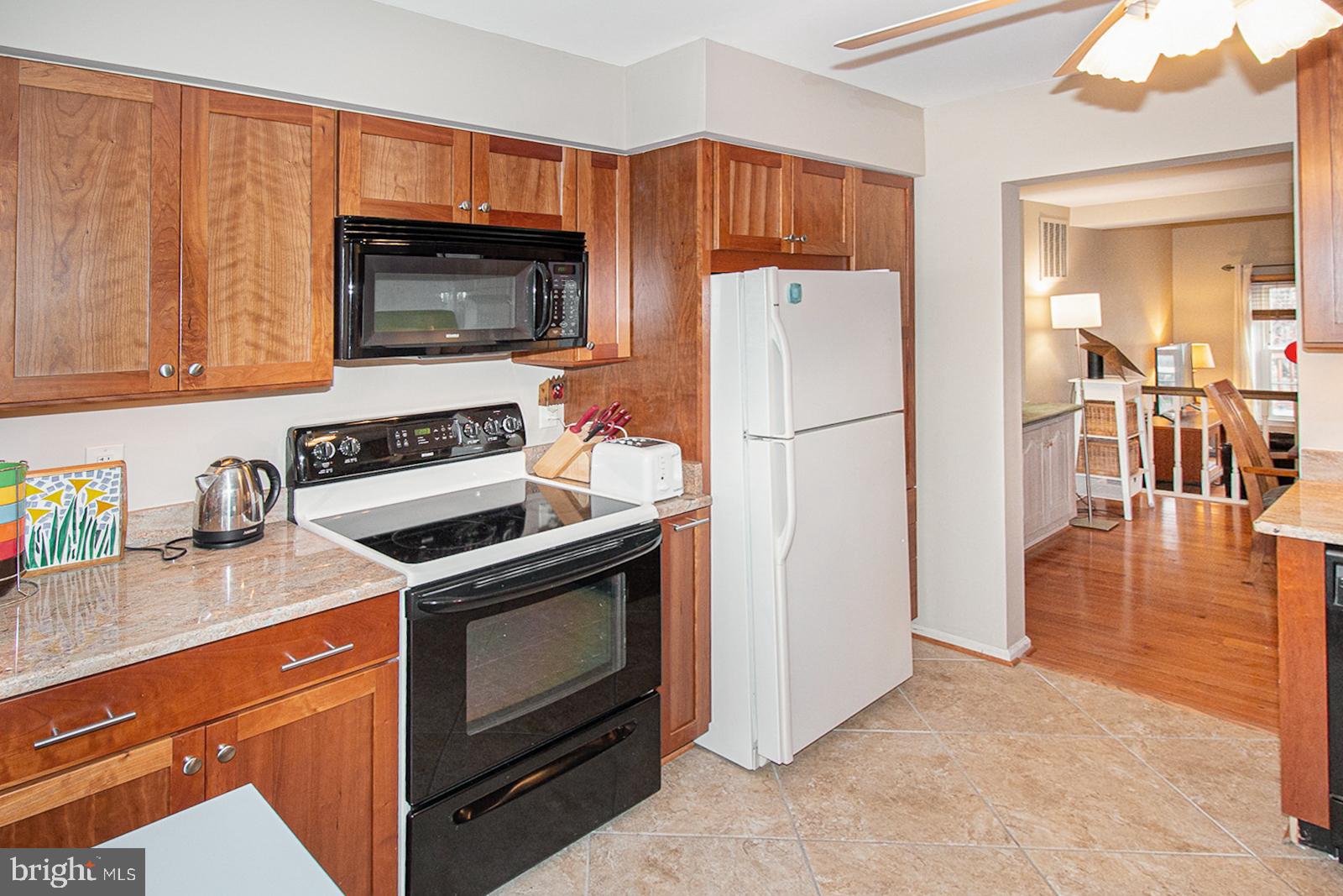 5619 Ridge View Drive Alexandria, VA 22310 - Photo 9 of 36 Granite countertops and under cab lighting