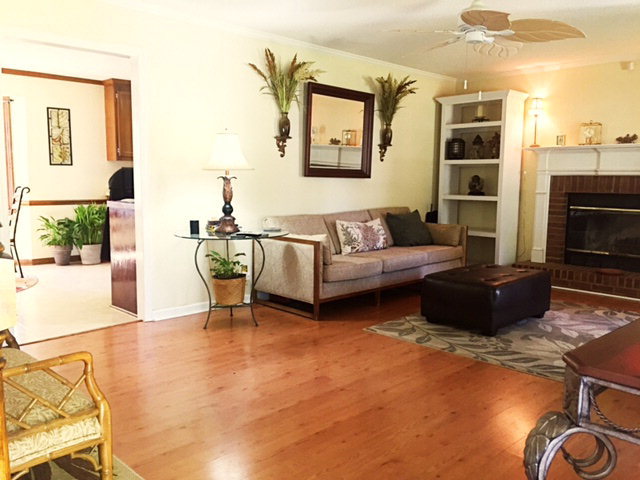 202 Ridge Court Macon, GA 31216 - Photo 3 of 12 a living room with furniture and a flat screen tv