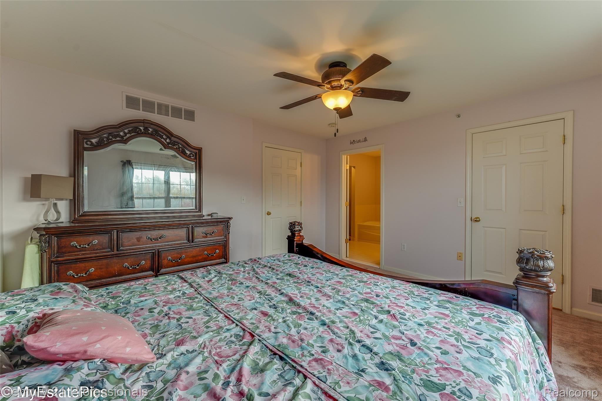 622 Cherry Orchard Road Canton, MI 48188 - Photo 14 of 40 622 cherry orchard dr canton-13.jpg