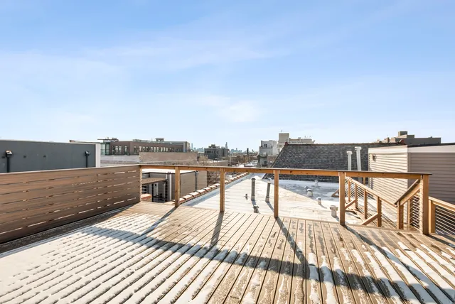 $325,000 | 1636 West Melrose Street, Unit 102, Chicago, IL 60657