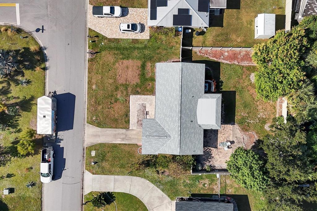 3621 Glen Ridge Lane Sarasota, FL 34233 - Photo 32 of 36 aerial view of a house with a yard