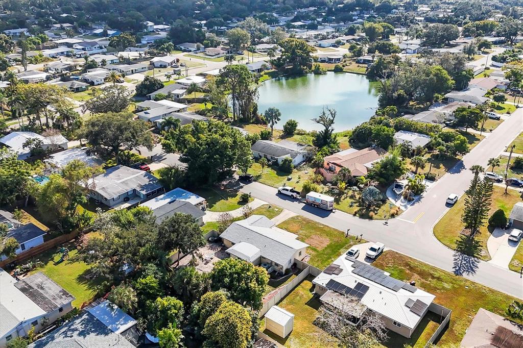 3621 Glen Ridge Lane Sarasota, FL 34233 - Photo 35 of 36 an aerial view of residential houses with outdoor space