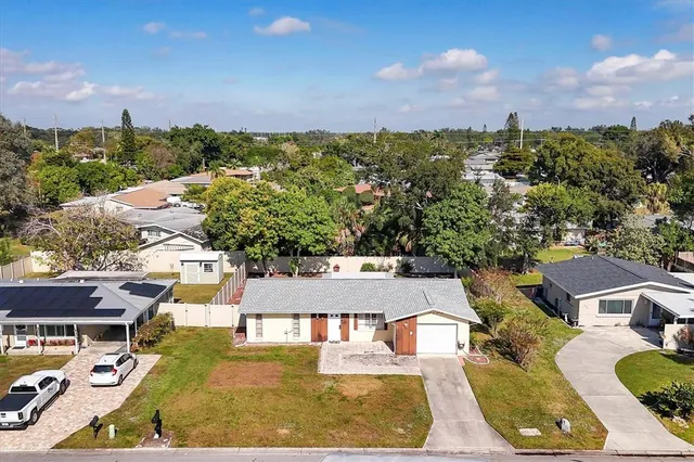 a sign that is sitting in front of a house