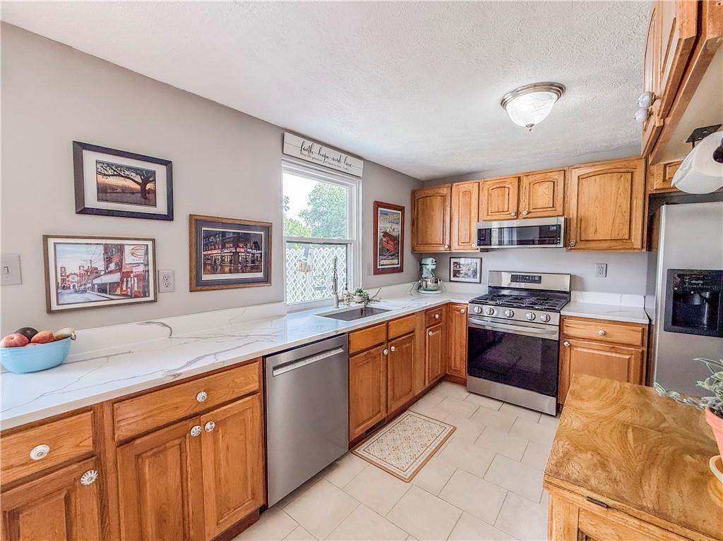 534 Hunters Path Road Bridgeville, PA 15017 - Photo 8 of 41 Gallery Image 8