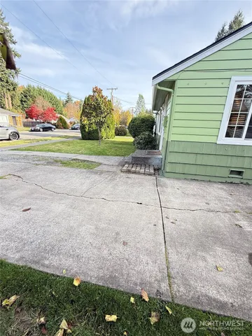 a view of a chair and table in backyard
