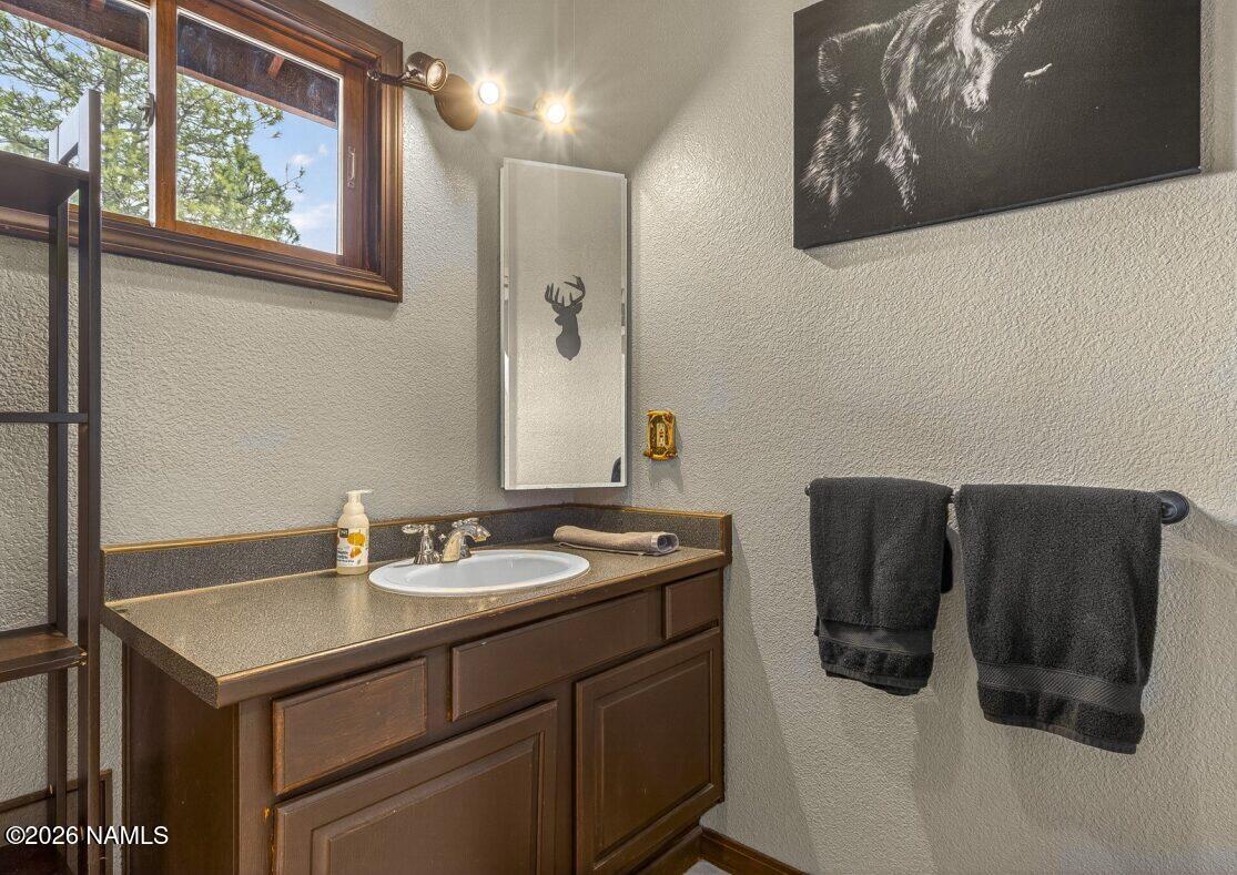 6135 East Abbey Road Flagstaff, AZ 86004 - Photo 28 of 48 Upper Level Bathroom