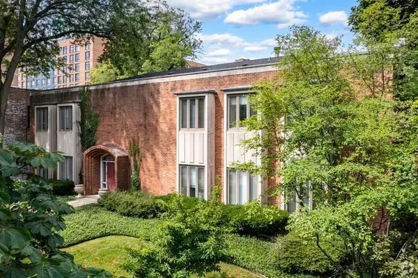 $3,600 | 1930 Sherman Avenue, Unit 1S, Evanston, IL 60201