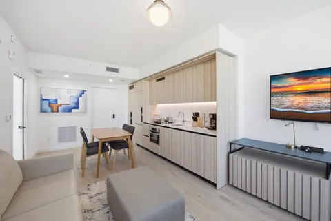 $499,900 | 225 North Miami Avenue, Unit 2002, Miami, FL 33128