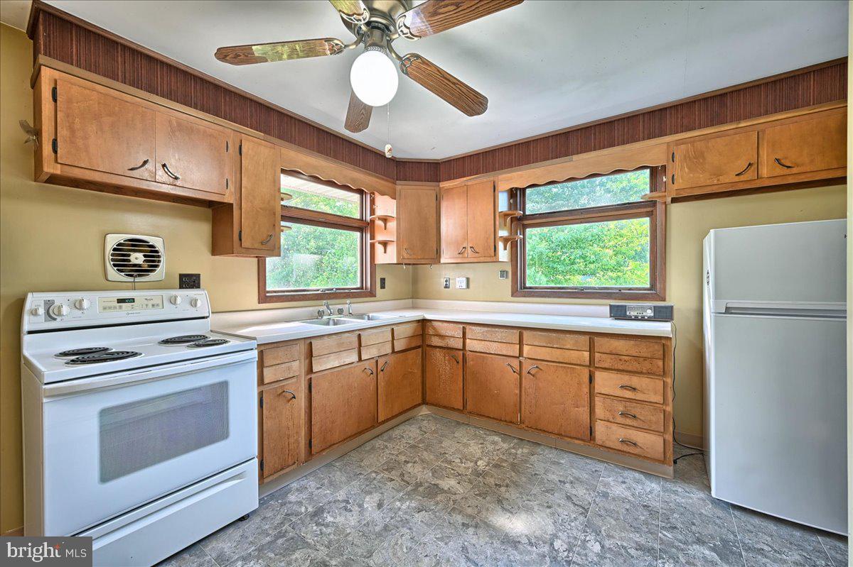 2152 Mapledale Road Elizabethtown, PA 17022 - Photo 4 of 17 Gallery Image 4
