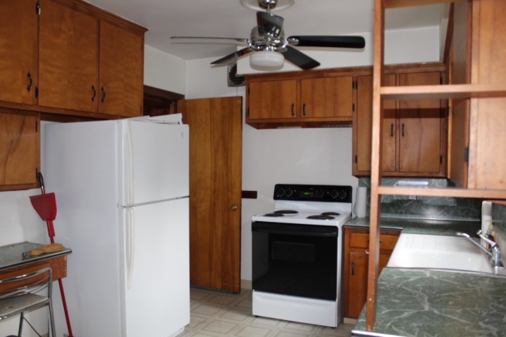 5086 Lapeer Road Burton, MI 48509 - Photo 4 of 16 31389501-3.JPG