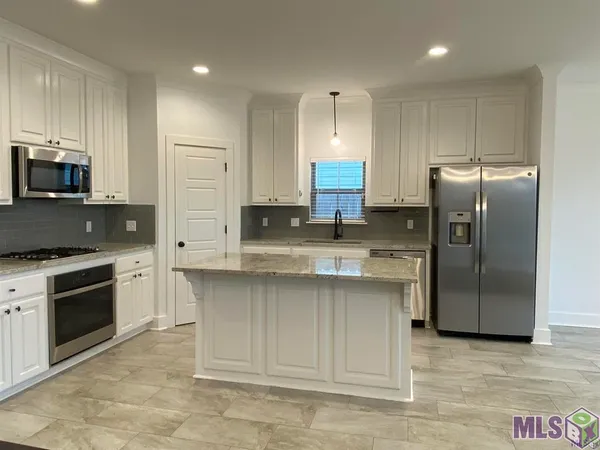 $2,300 | 13023 Great Tern Avenue, Baton Rouge, LA 70810