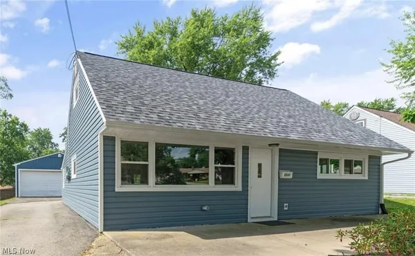 $235,000 | 2337 Bel Aire Lane, Youngstown, OH 44514