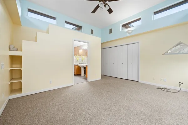 a view of a livingroom with a ceiling fan