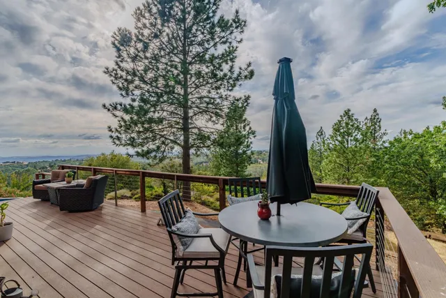 a view of a house with a yard and garage