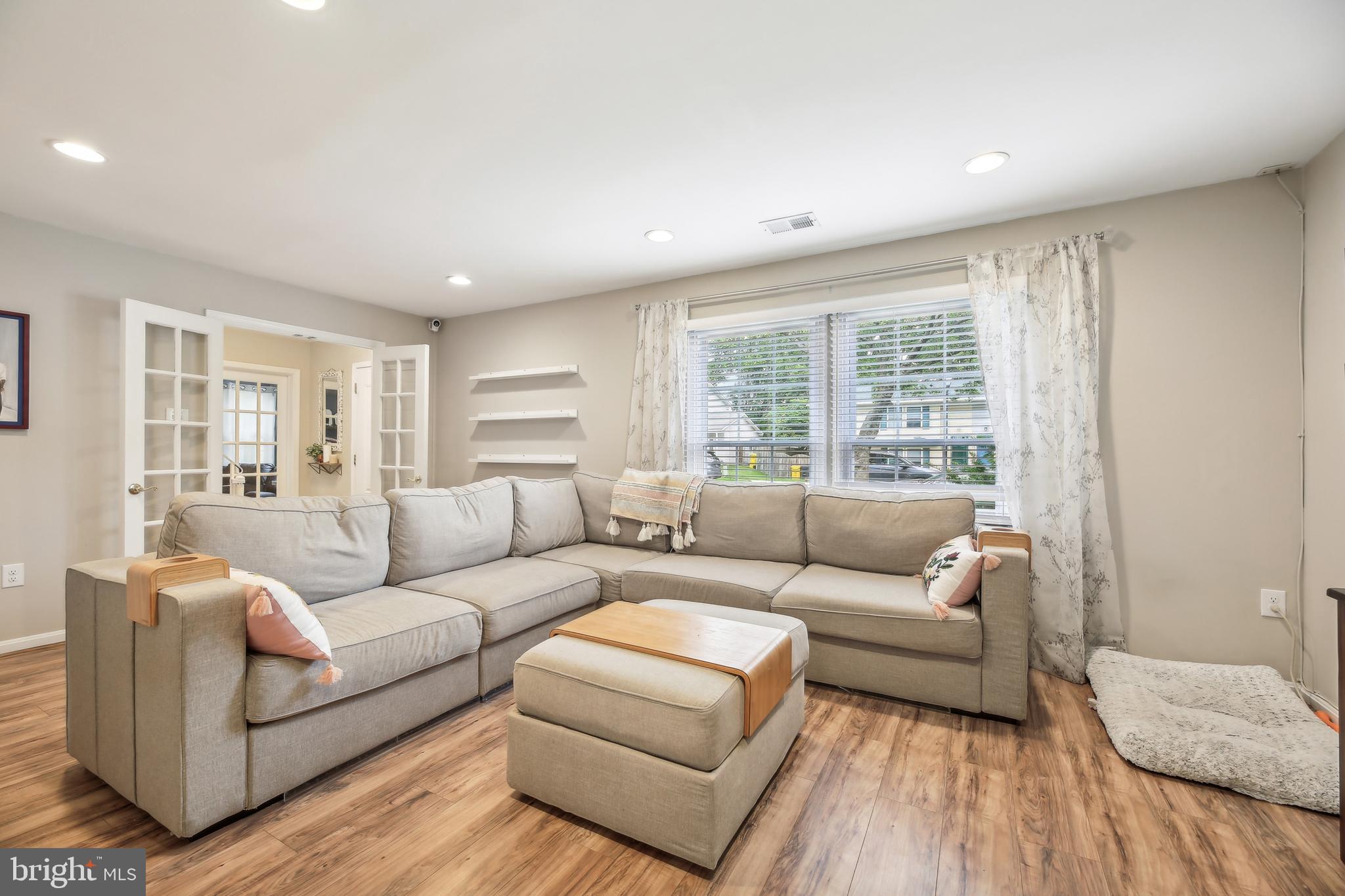 1330 Greyswood Road Odenton, MD 21113 - Photo 7 of 33 Living Room