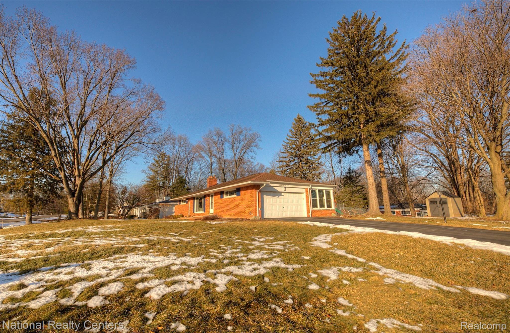 28218 Quail Hollow Road Farmington, MI 48331 - Photo 61 of 82 930A9141_2_3.jpg
