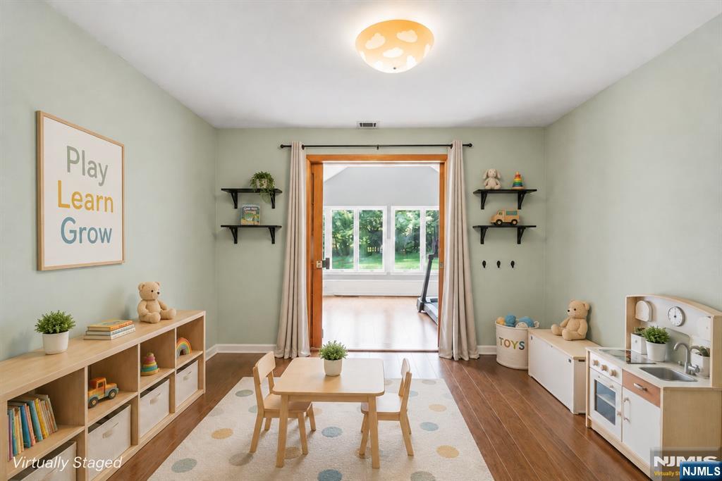 926 Norgate Drive Ridgewood, NJ 07450 - Photo 9 of 41 Gallery Image 9