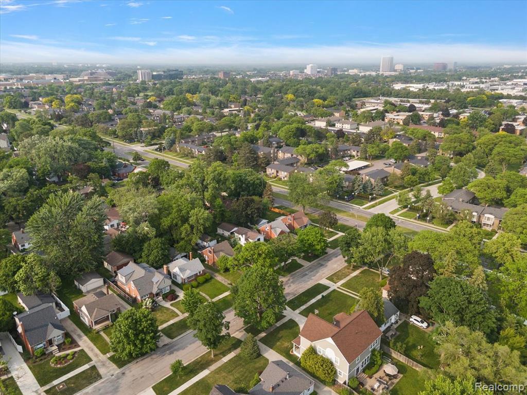 2829 Dorchester Road Birmingham, MI 48009 - Photo 9 of 23 Gallery Image 9