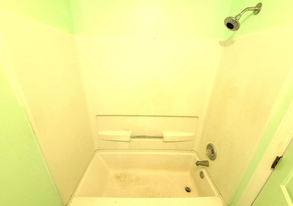 1801 Coe Road Pinehurst, TX 77362 - Photo 14 of 26 a bathroom with a bathtub