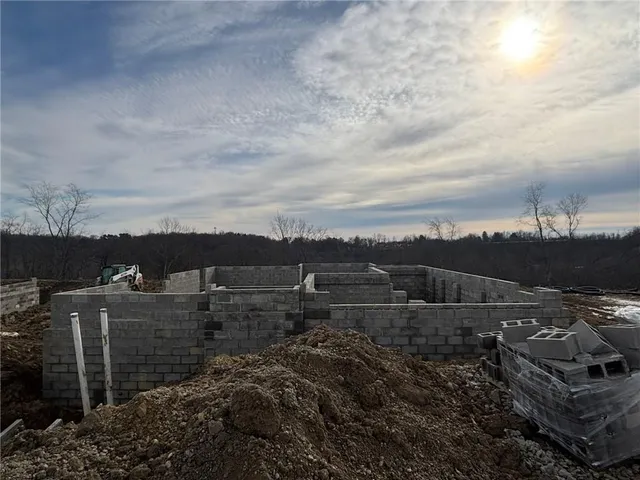 $658,280 | 140 Victoria Drive, Coraopolis, PA 15108