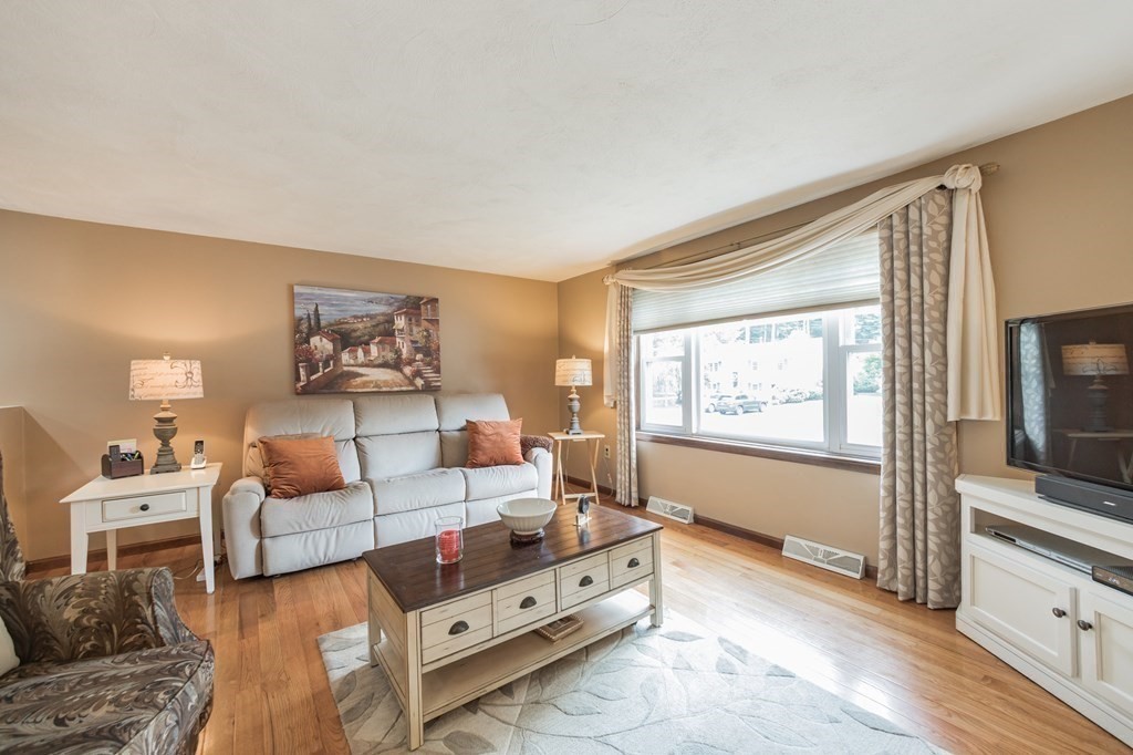 4 Mirror Road Billerica, MA 01821 - Photo 4 of 26 Gallery Image 4