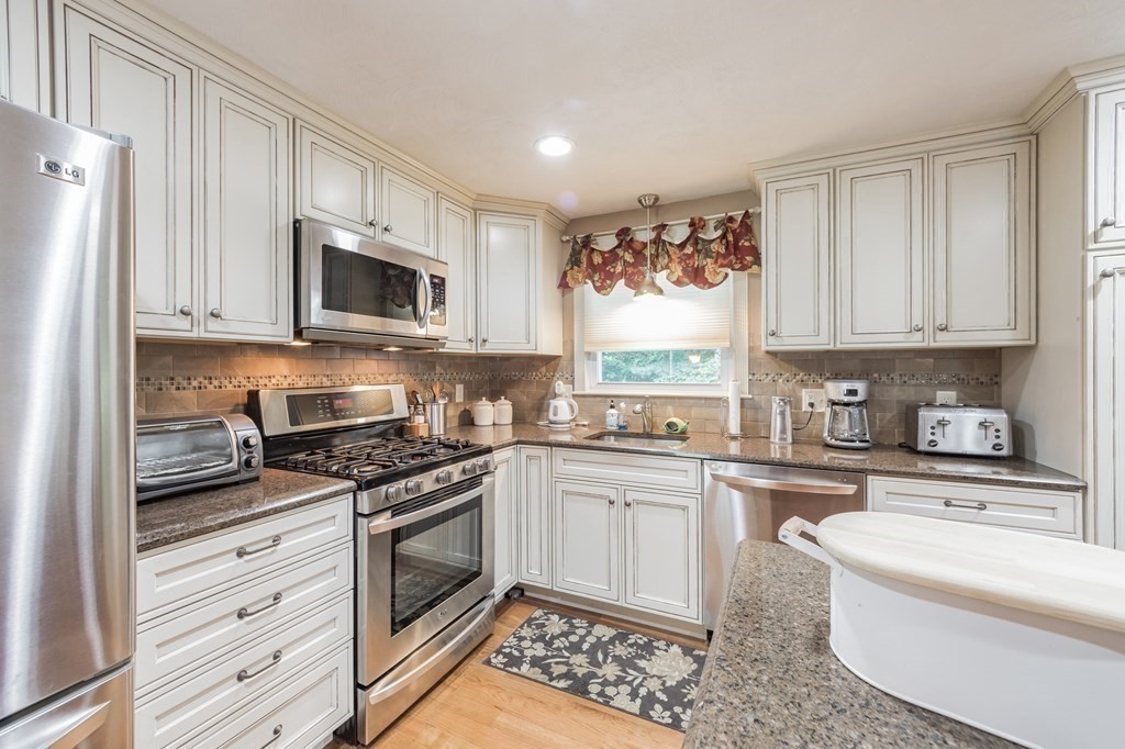 4 Mirror Road Billerica, MA 01821 - Photo 7 of 26 Gallery Image 7