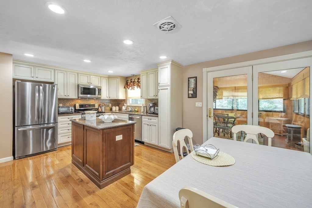 4 Mirror Road Billerica, MA 01821 - Photo 8 of 26 Gallery Image 8