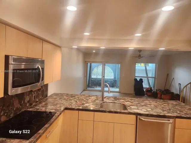 $3,000 | 523 Northeast 38th Street, Unit 6, Miami, FL 33137