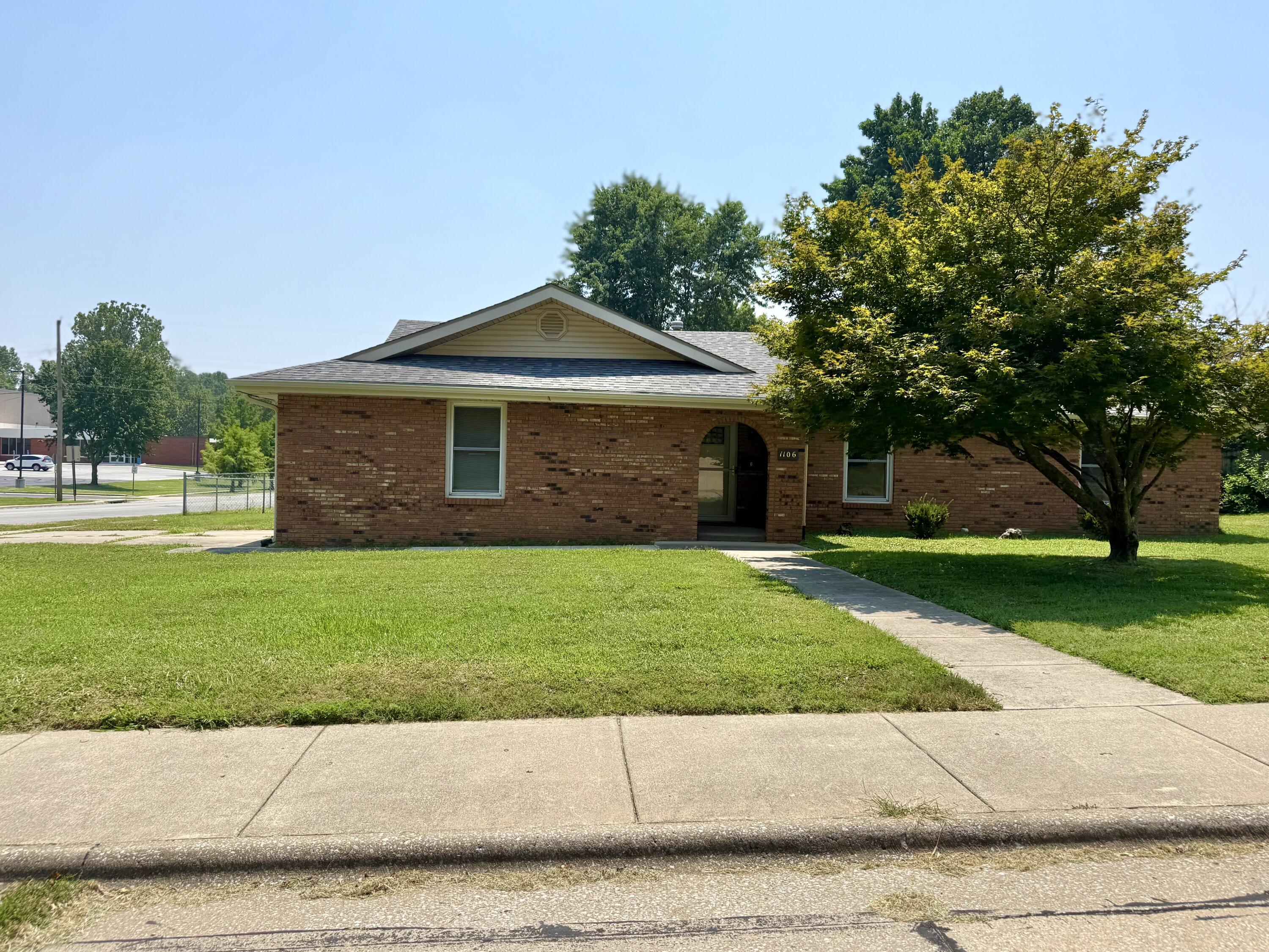 1106 West Tracy Street Springfield, MO 65807 - Photo 1 of 1 IMG_4217