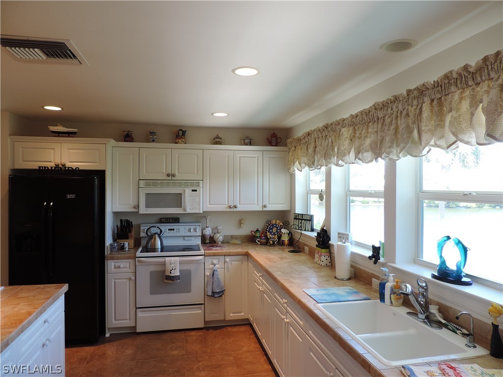 882 Beach Road Sanibel, FL 33957 - Photo 5 of 25 Gallery Image 5