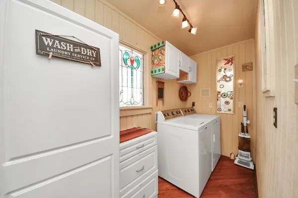 a view of dinning table and chairs in the patio