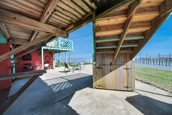 $470,000 | 1121 6th Street, San Leon, TX 77539