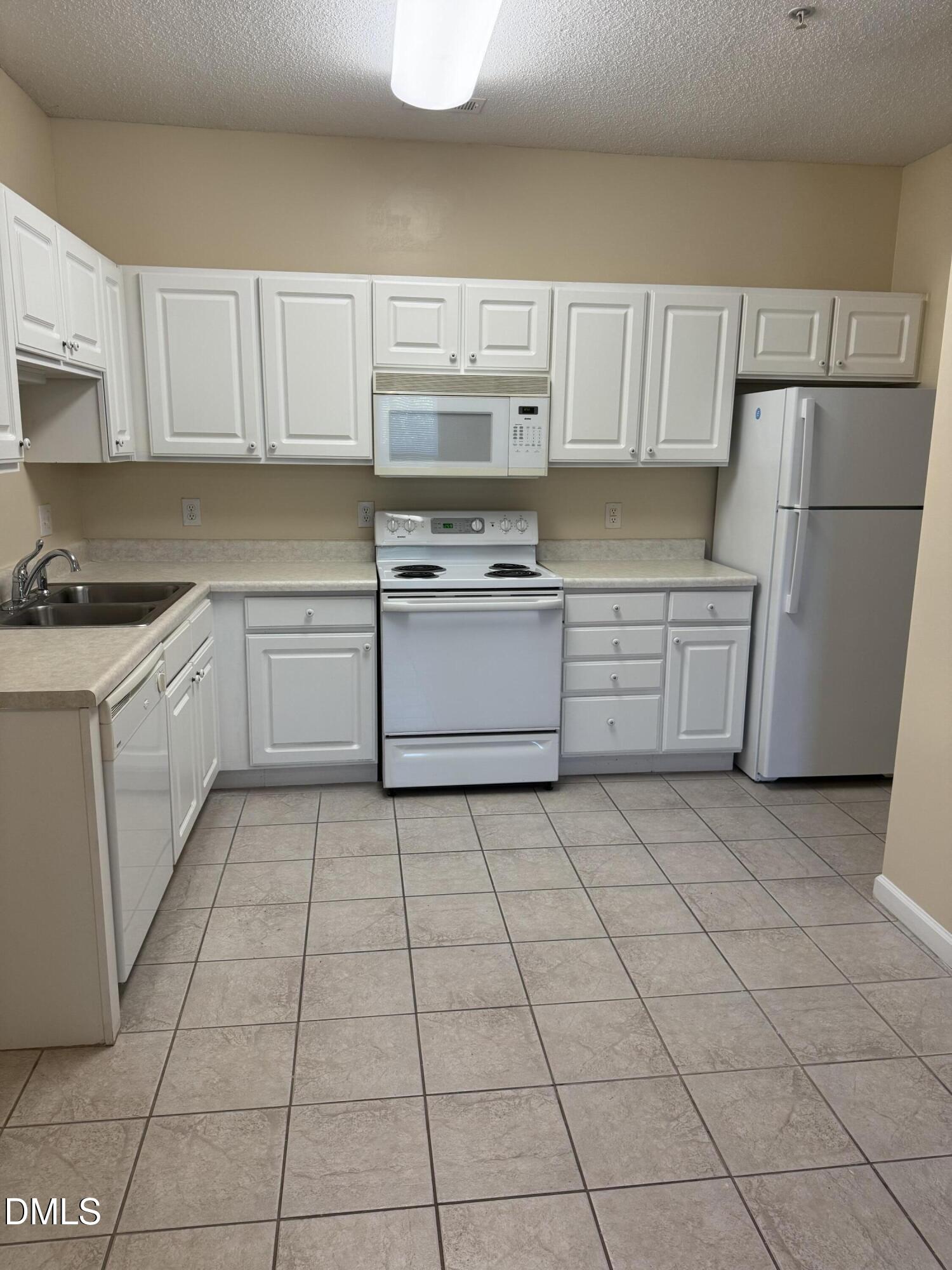 2520 Friedland Place, Unit 201 Raleigh, NC 27617 - Photo 7 of 17 KITCHEN.a