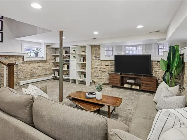 $1,695,000 | 4542 North Leavitt Street, Chicago, IL 60625