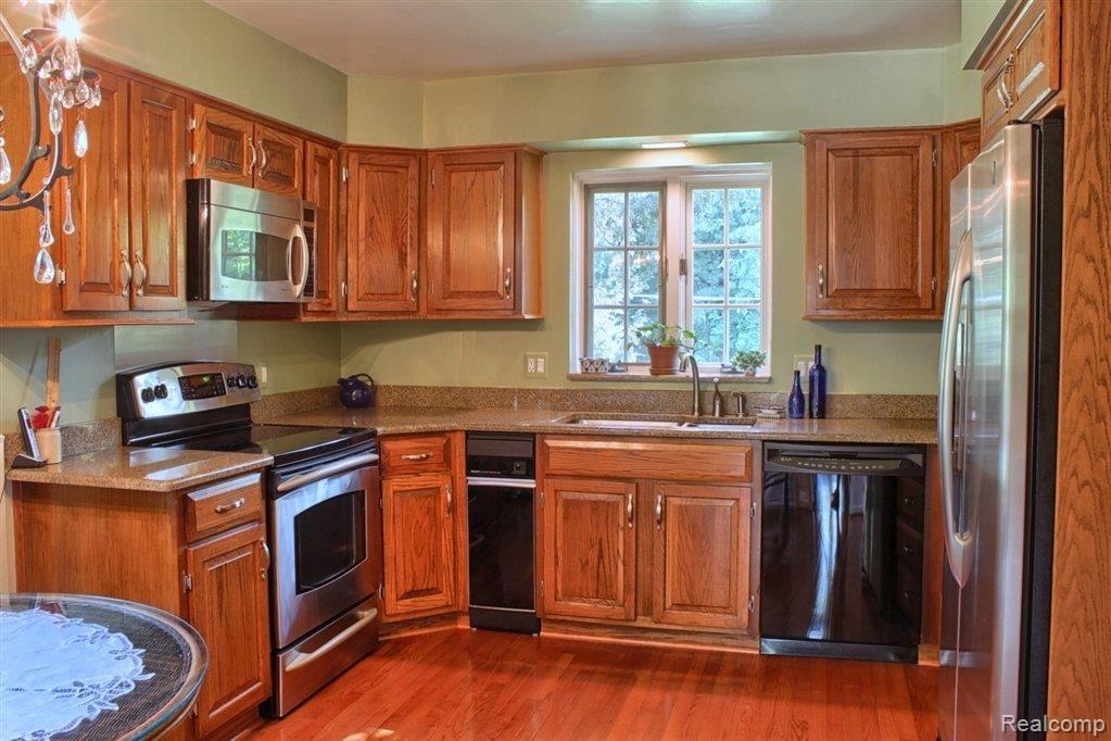 1153 Whittier Road Grosse Pointe, MI 48230 - Photo 6 of 25 Kitchen.jpg