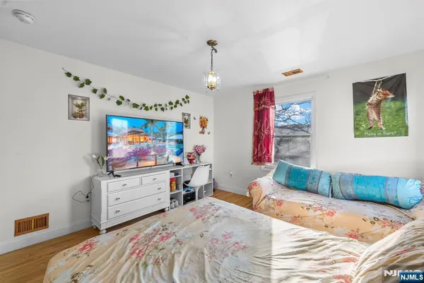 $2,900 | 360 Gorge Road, Unit 2, Cliffside Park, NJ 07010