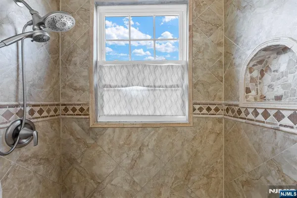 $2,900 | 360 Gorge Road, Unit 2, Cliffside Park, NJ 07010