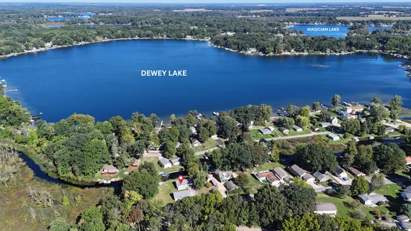$399,000 | 31940 Sunrise Avenue, Dowagiac, MI 49047