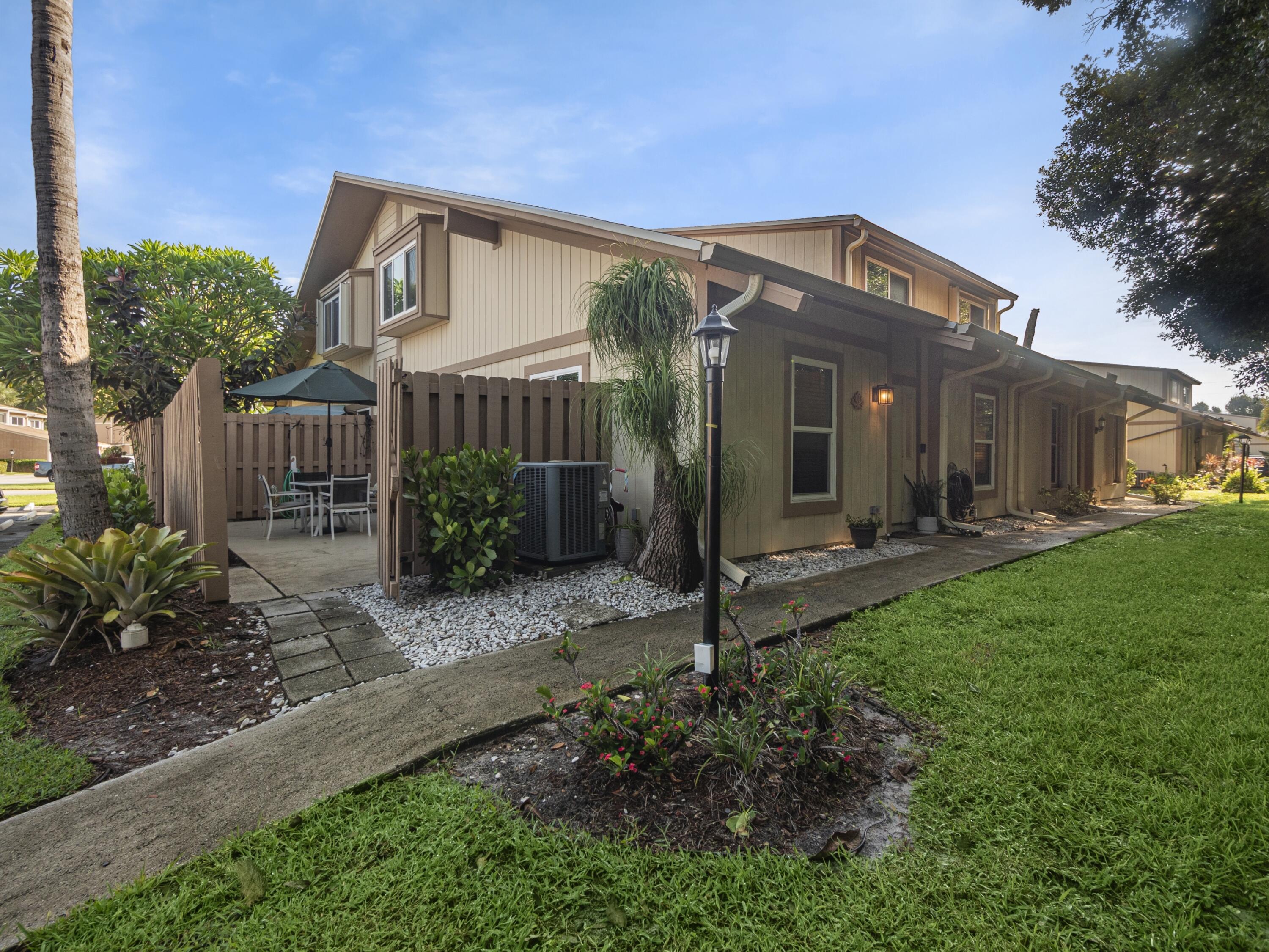 312 Maplecrest Circle Jupiter, FL 33458 - Photo 1 of 15 Front
