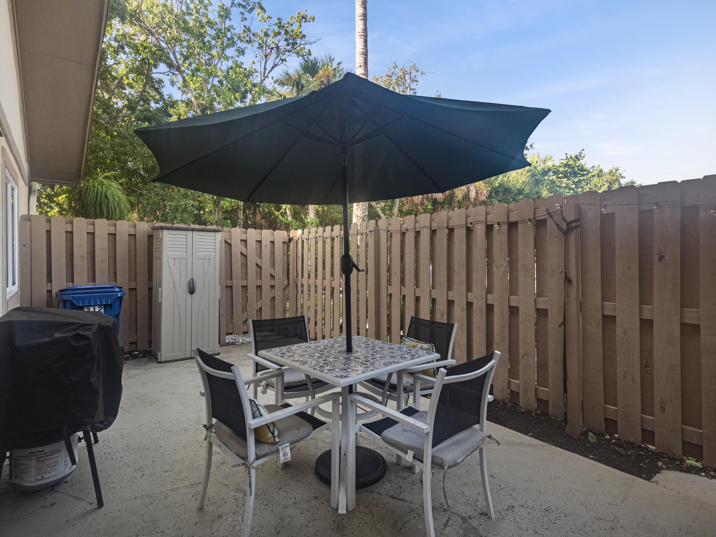 312 Maplecrest Circle Jupiter, FL 33458 - Photo 14 of 15 Patio