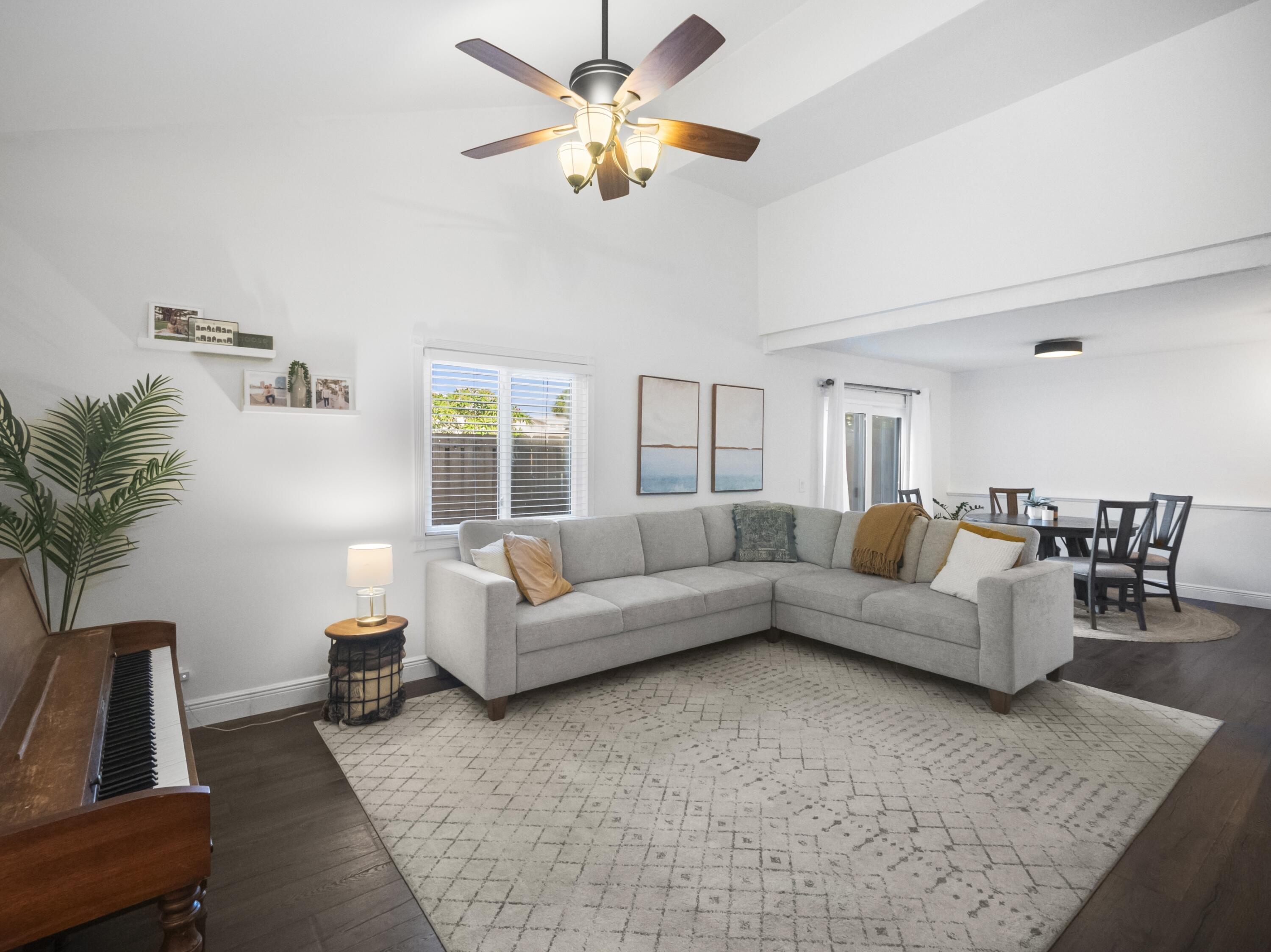 312 Maplecrest Circle Jupiter, FL 33458 - Photo 2 of 15 Living Area