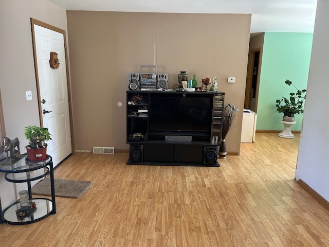 24314 South Burr Road Channahon, IL 60410 - Photo 7 of 17 a living room with furniture