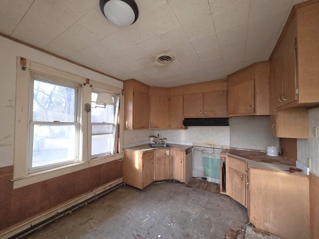 60 Hampton Knolls Road Holyoke, MA 01040 - Photo 8 of 34 Gallery Image 8