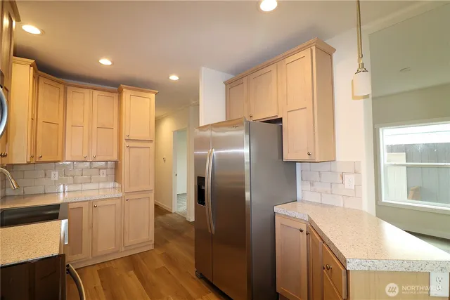 a view closed with kitchen island