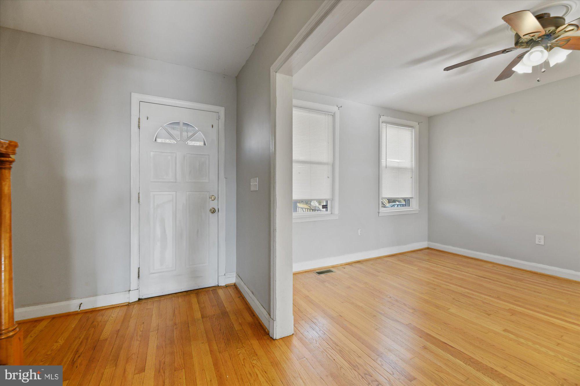 3557 Juneway Baltimore, MD 21213 - Photo 2 of 29 Entry