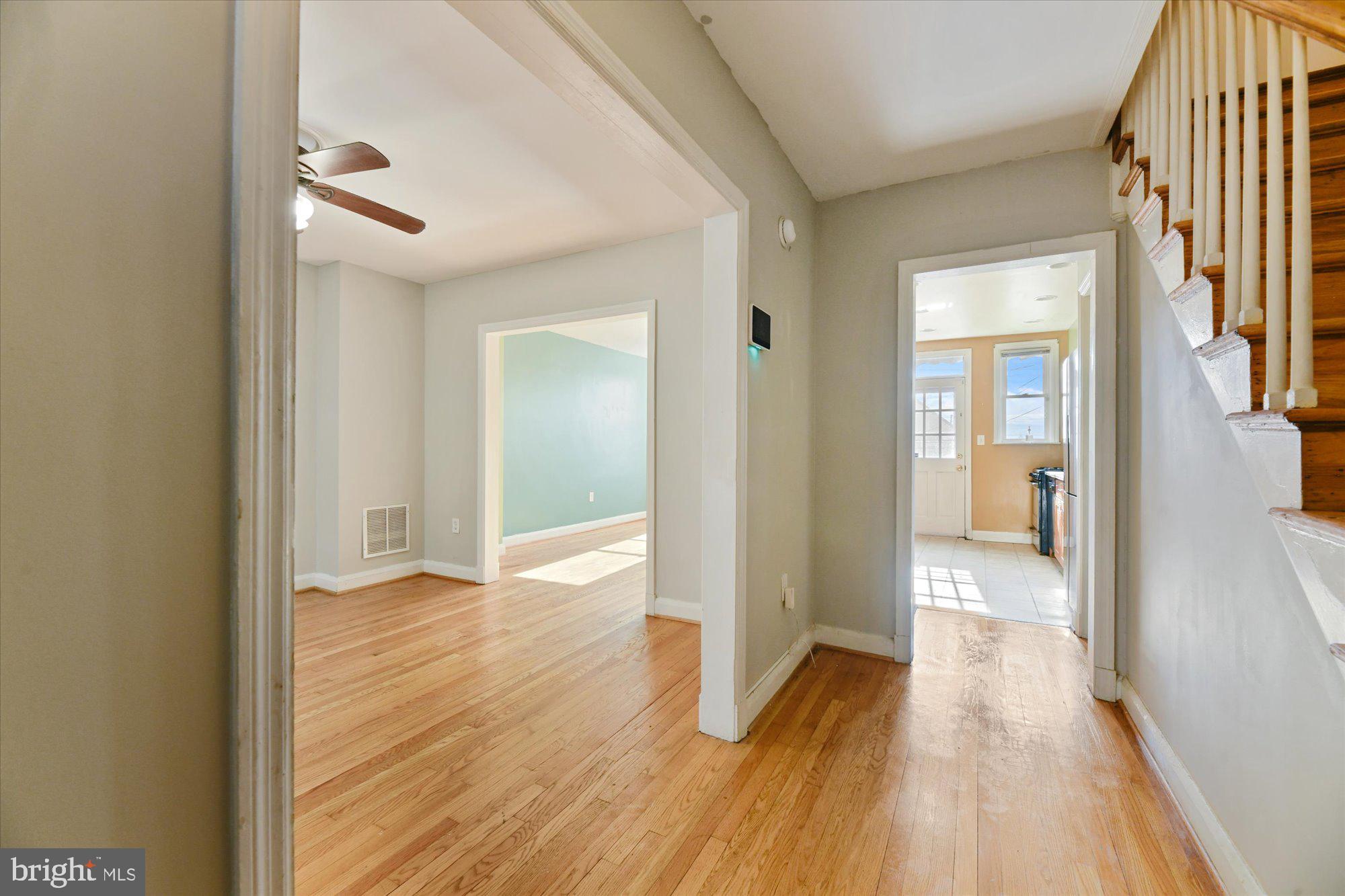 3557 Juneway Baltimore, MD 21213 - Photo 3 of 29 Entry